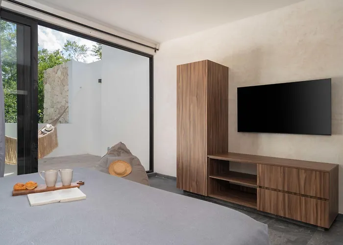 Twelve O\'Clock - Luxury Villas