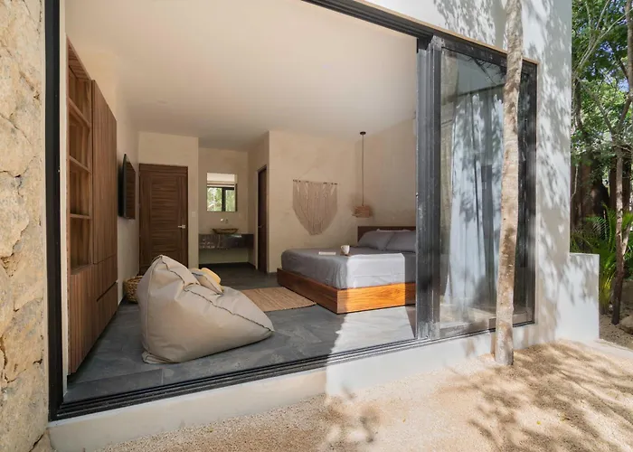Twelve O\'Clock - Luxury Villas